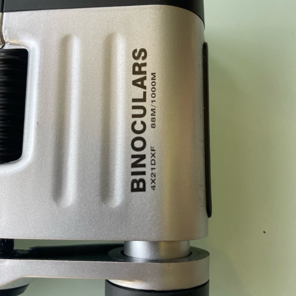 Vivitar binoculars 4 x 21 dxf
Plus protection bag